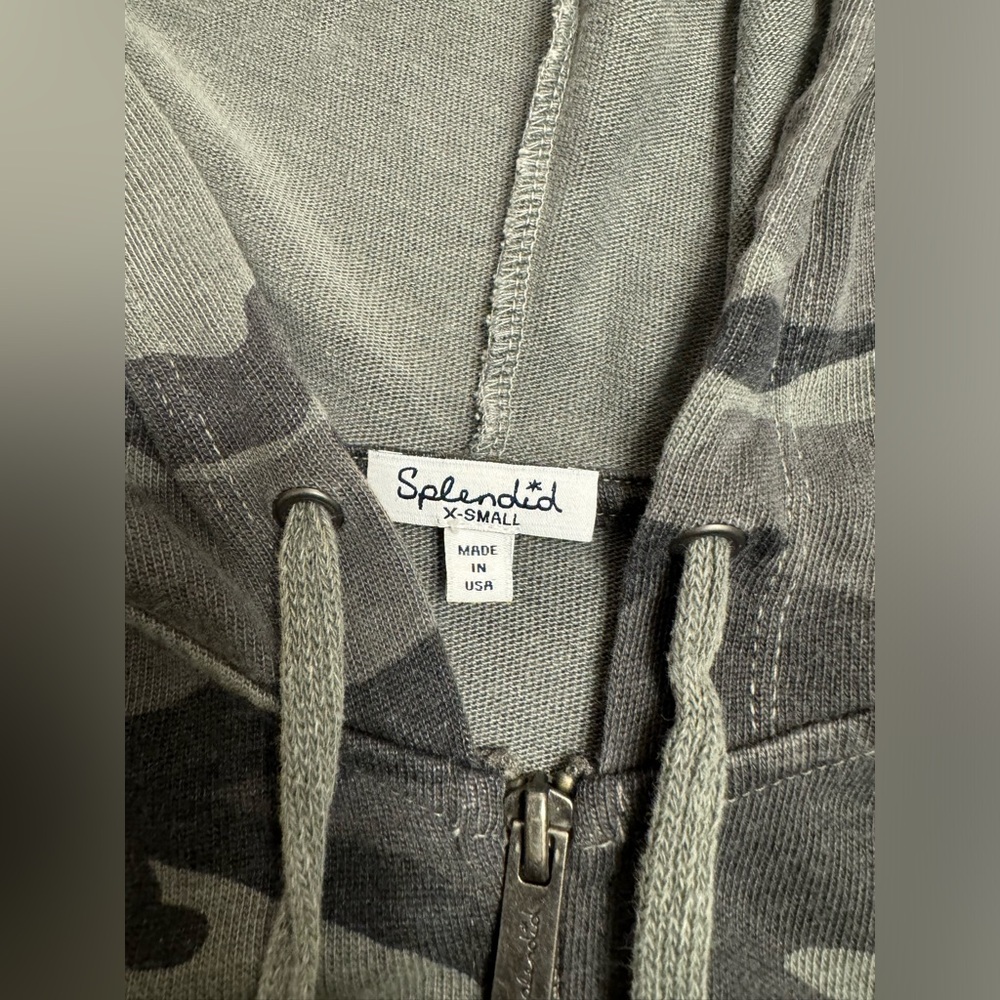 Splendid Zip-Up - Picture 2 of 3